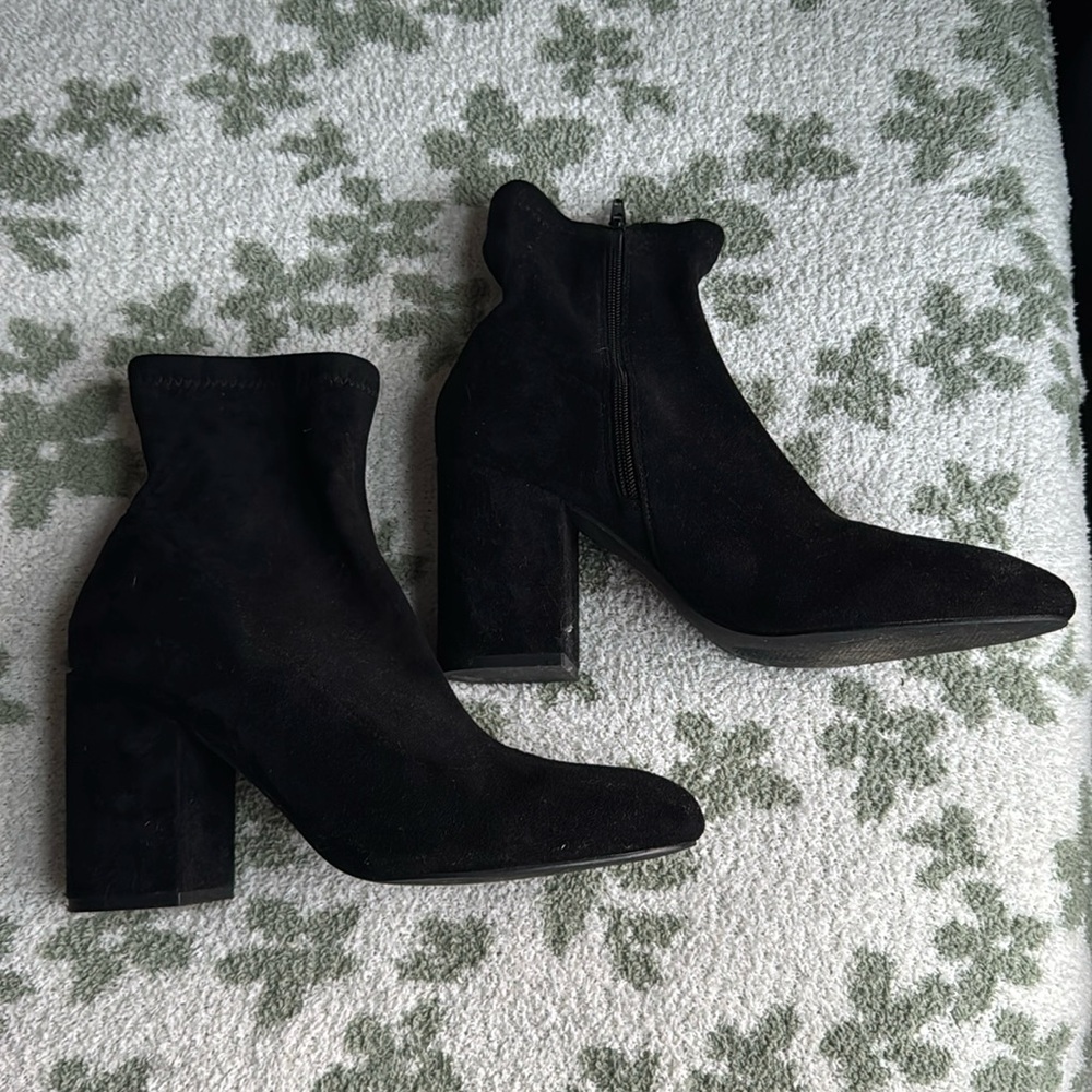Size 10 black velvet heel boots